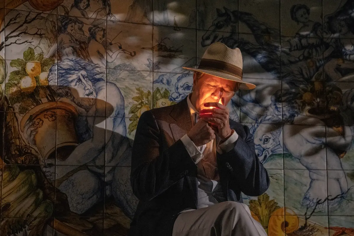 Gary Oldman in Parthenope di Paolo Sorrentino , Gianni Fiorito