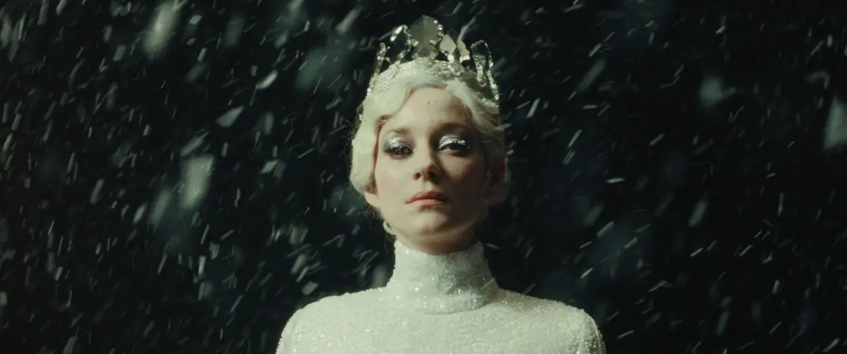 Marion Cotillard in La Tour de Glace di Lucile Hadžihalilović