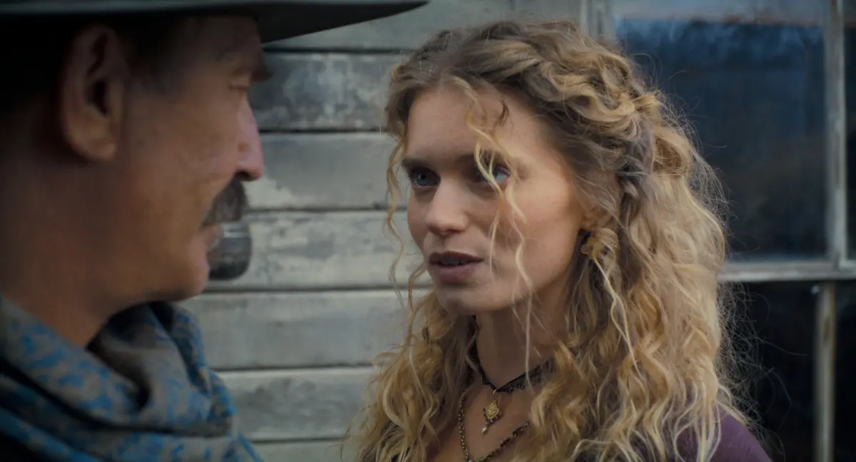 (L to r) KEVIN COSTNER as Hayes Ellison and ABBEY LEE as Marigold in New Line Cinema's Western drama \\\"Horizon: An American Saga” Chapter One, a Warner Bros. Pictures release.