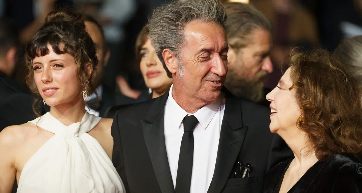 Paolo Sorrentino presenta Parthenope: “Il cinema dovrebbe vedere, ma in modo sbilenco”