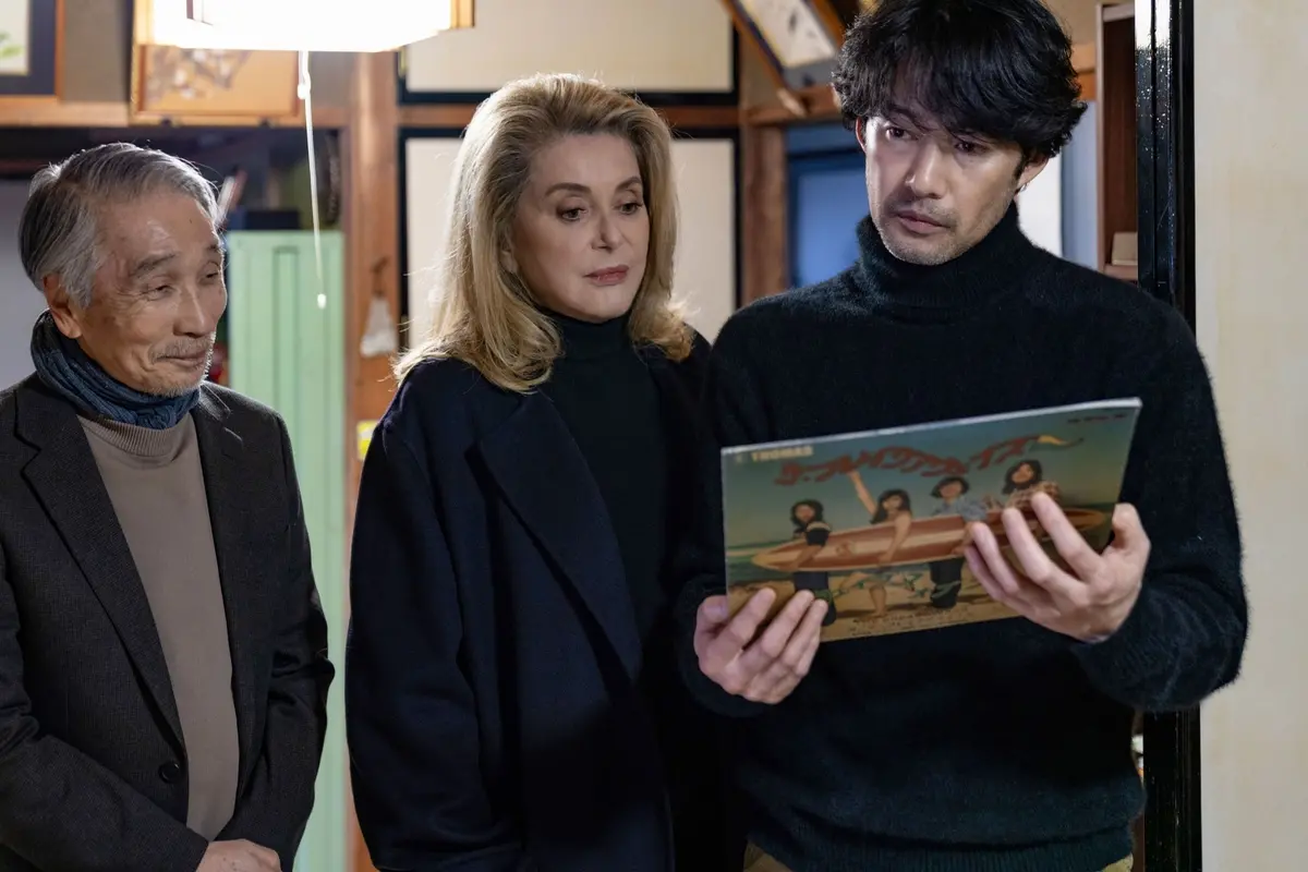 Masaaki Sakai, Catherine Deneuve e Yutaka Takenouchi in Spirit World