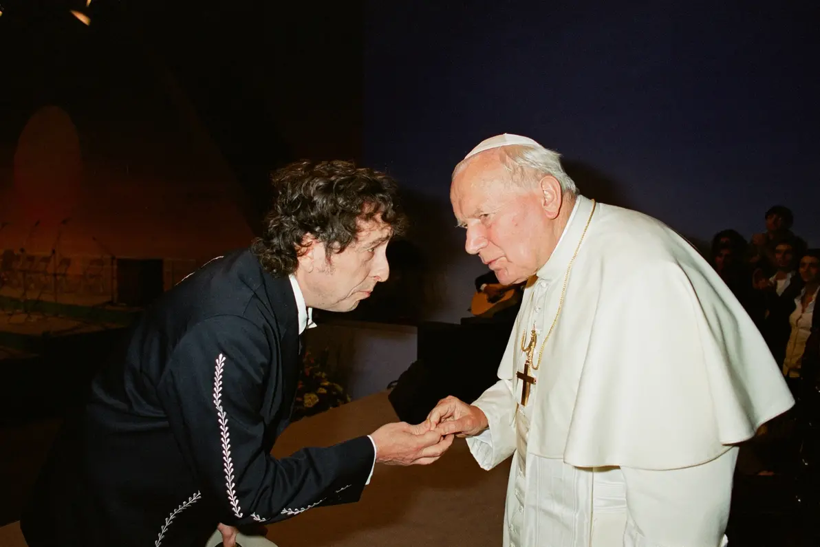 Bologna, 27 settembre 1997. Bob Dylan e Papa Giovanni Paolo II al Congresso Eucaristico Mondiale , Vatican Media