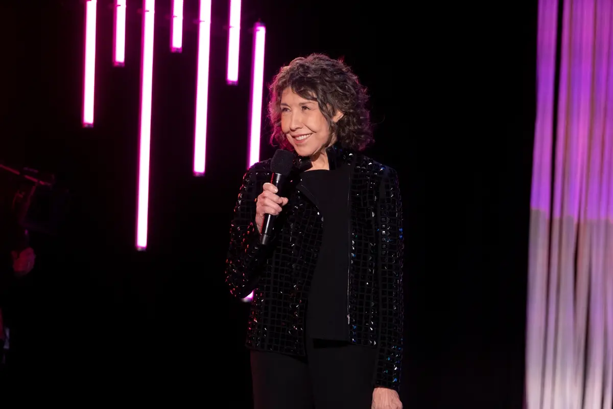 Stand Out: An LGBTQ+ Celebration. Lily Tomlin at The Greek Theatre for Netflix Is A Joke Fest. Cr. Beth Dubber/Netflix © 2022