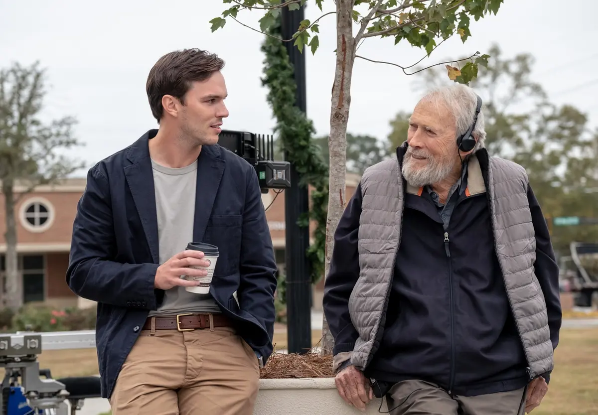 Clint Eastwood e Nicholas Hoult sul set di Giurato Numero 2