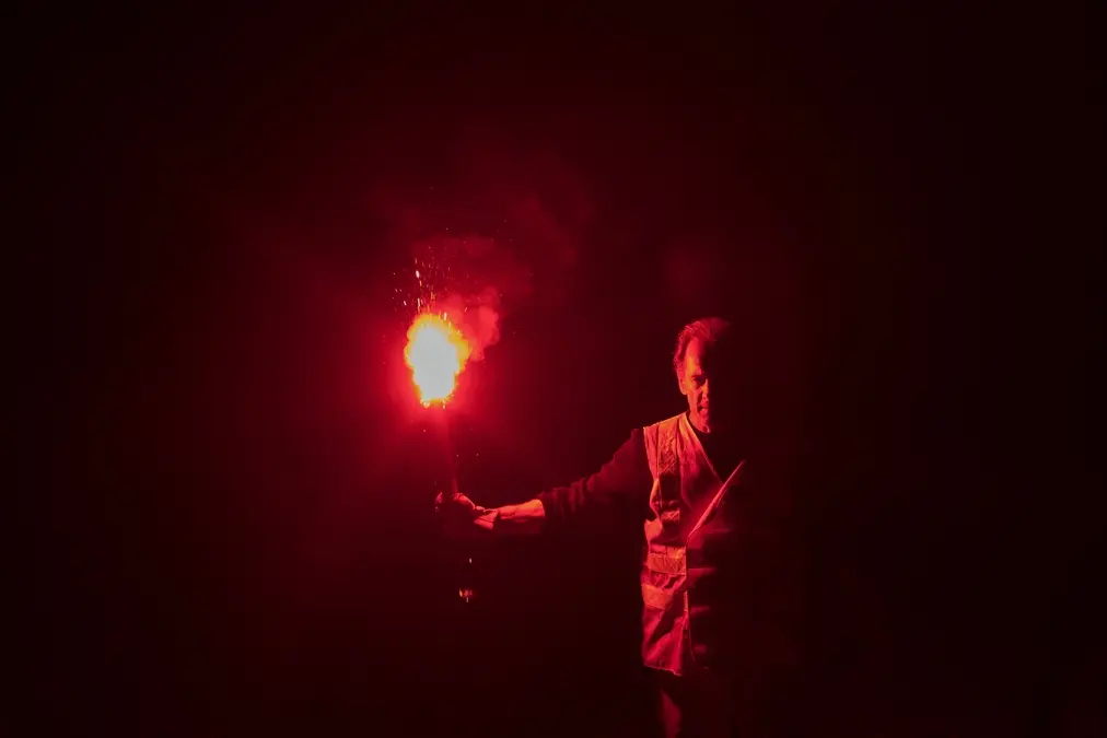 Vincent Lindon in Jouer avec le feu , Carole Bethuel