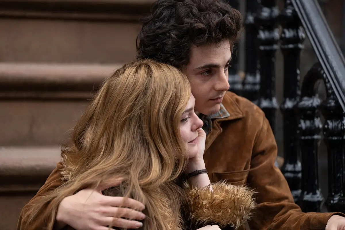 Elle Fanning e Timothée Chalamet in A Complete Unknown