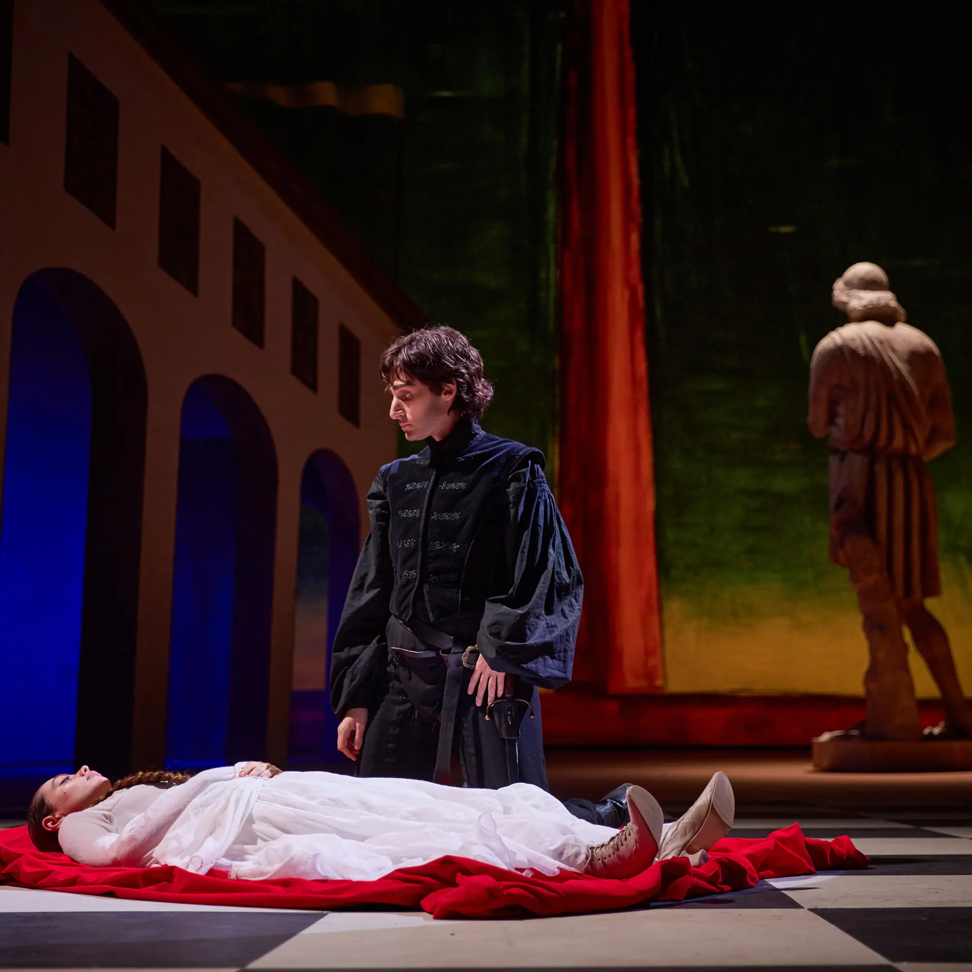 Con Giovanni Veronesi e Pilar Fogliati, Romeo è Giulietta