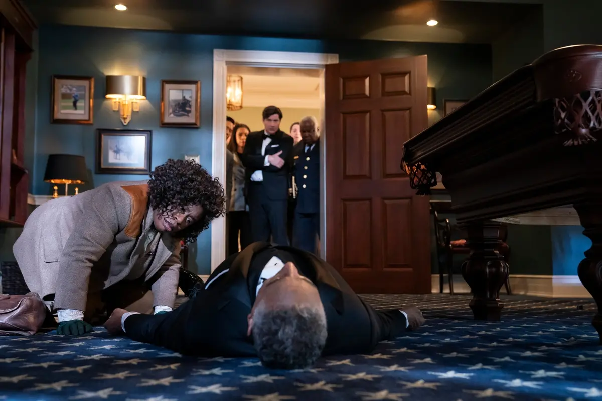 The Residence. (L to R) Uzo Aduba as Cordelia Cupp, Giancarlo Esposito as A.B. Wynter, Randall Park as Edwin Park, Spencer Garrett as Wally Glick, Susan Kelechi Watson as Jasmine Haney, Ken Marino as Harry Hollinger, Dan Perrault as Colin Trask, Isiah Whitlock Jr. as Larry Dokes in episode 101 of The Residence. Cr. Jessica Brooks/Netflix © 2024