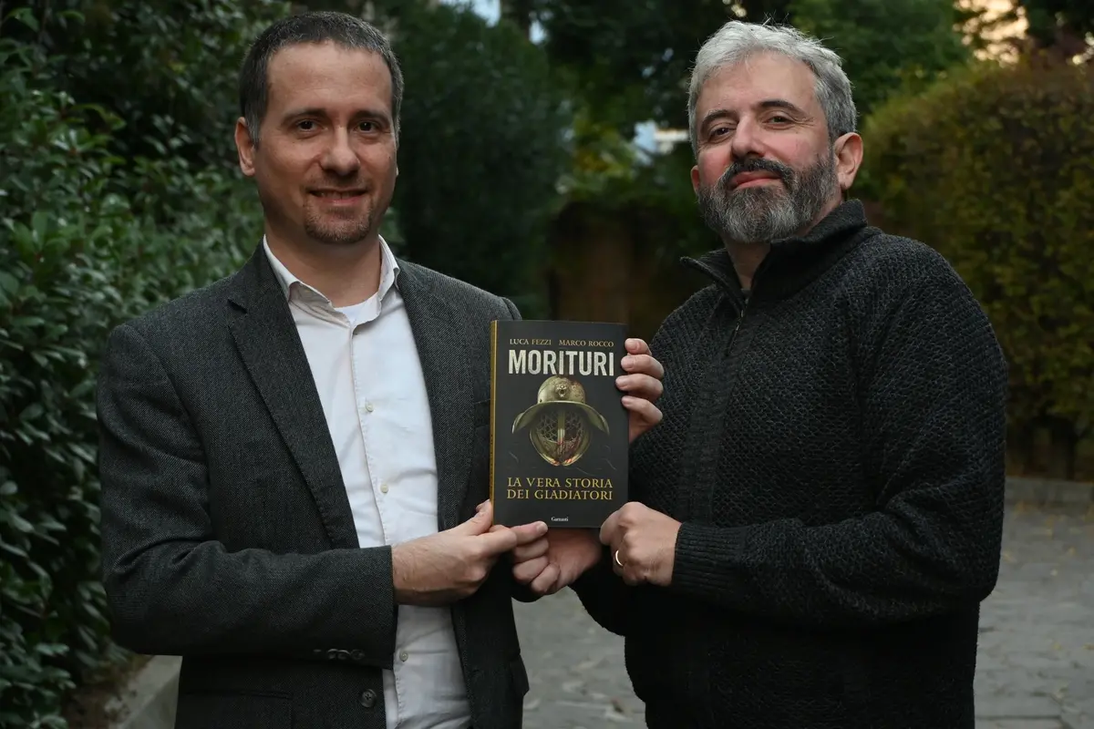 Marco Rocco e Luca Fezzi, autori del libro \"Morituri. La vera storia dei Gladiatori\" (Garzanti 2024, 352 pp., \\u20AC 19)