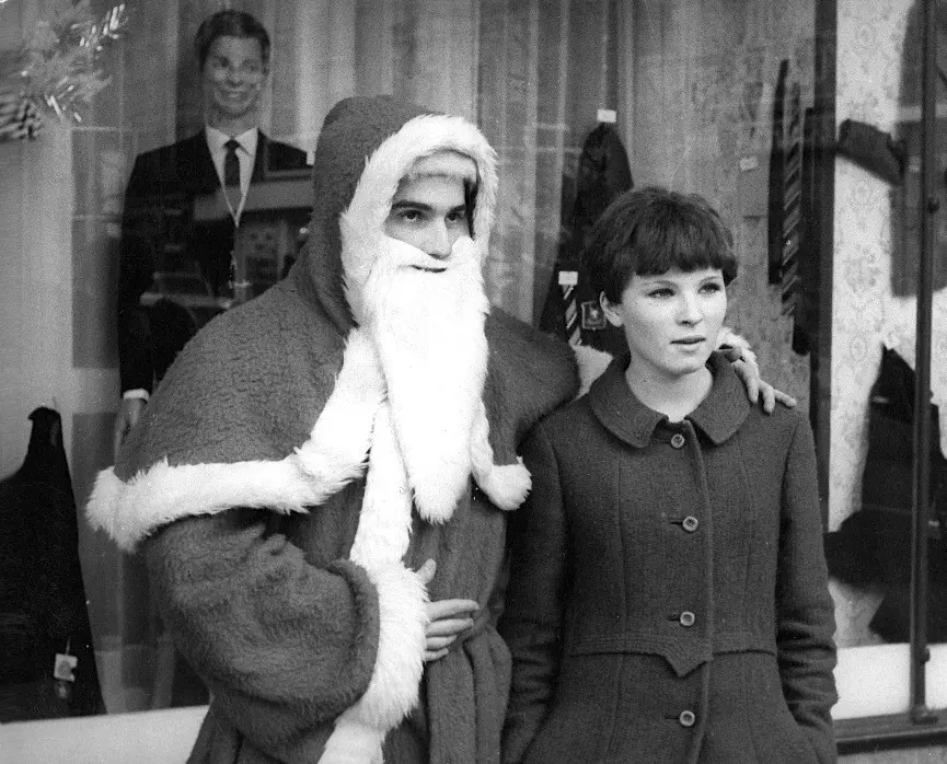 Le Père Noël a les yeux bleus