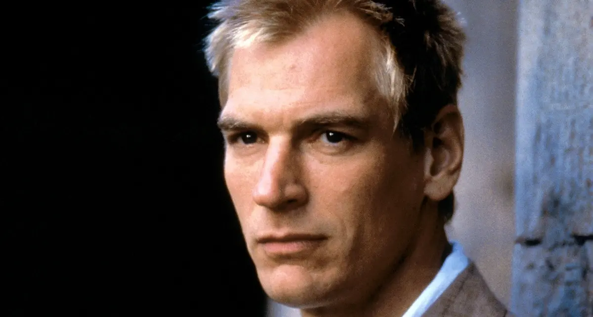 Addio a Julian Sands, l’attore disperso da mesi è stato ritrovato morto