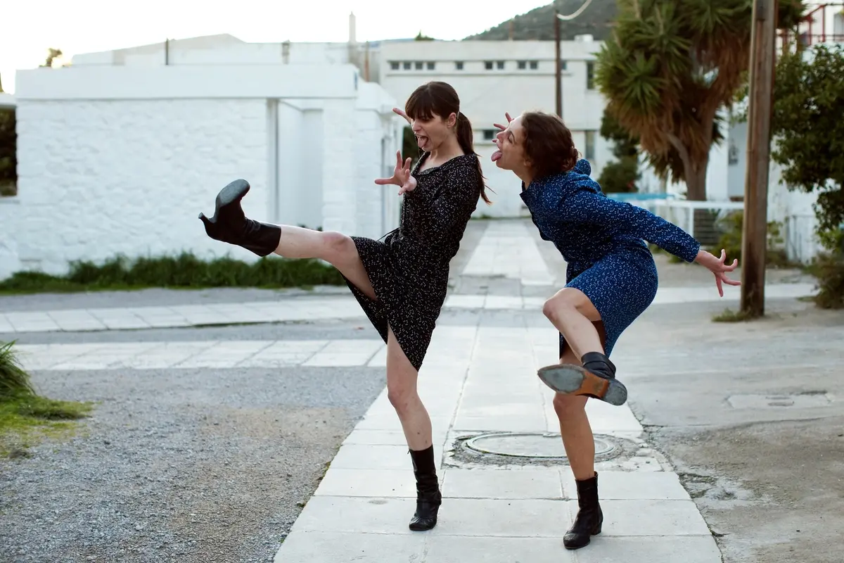 Ariane Labed e Evangelia Randou in Attenberg , Despina Spyrou/Haos Film 2010